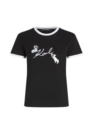 Must beebiheline mustrishirt valge krae, millel on graafika kahel kassil prillidega ja "Karl" kalligraafilises kirjas. Värvitud viimistlus.