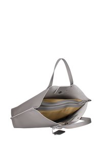 Grijze leren schoudertas met een brede opening, twee handvatten en een interieur met een ritsvak met een tan voering en subtiele stikdetails.