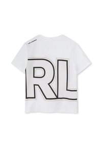 T-shirt en coton blanc avec un grand motif "RL" noir et gris au dos. Comprend une impression de logo dans le coin supérieur gauche. Manches courtes.