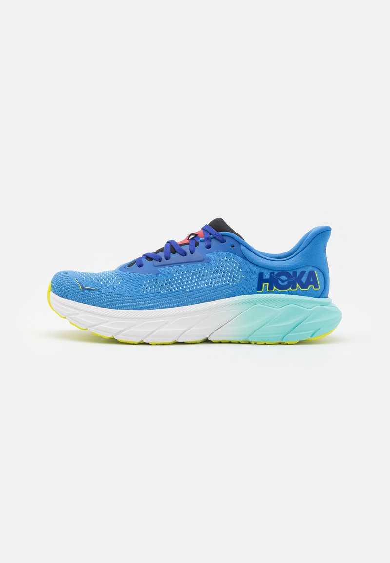HOKA ARAHI 7 - Hardloopschoenen voor op de weg - virtual blue/cerise
