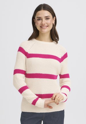 Strickpullover aus cremefarbenem Stoff mit dicken horizontalen pinkfarbenen Streifen. Gerippter Ausschnitt und Bündchen, mit lockerem Schnitt und langen Ärmeln.