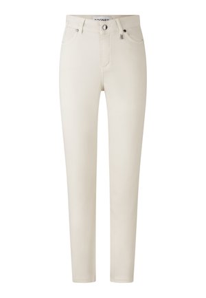 Helle Skinny-Jeans in Cremefarbe mit glatter Textur, Fünf-Taschen-Design und dezenten Metallakzenten an der Taille und den Taschen.