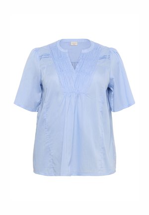 Top azzurro chiaro a maniche corte con scollo a V, caratterizzato da pieghe e dettagli sottili lungo la scollatura, realizzato in un tessuto liscio.