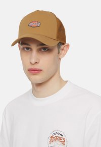 Dickies HANSTON TRUCKER UNISEX - Gorra - brown duck