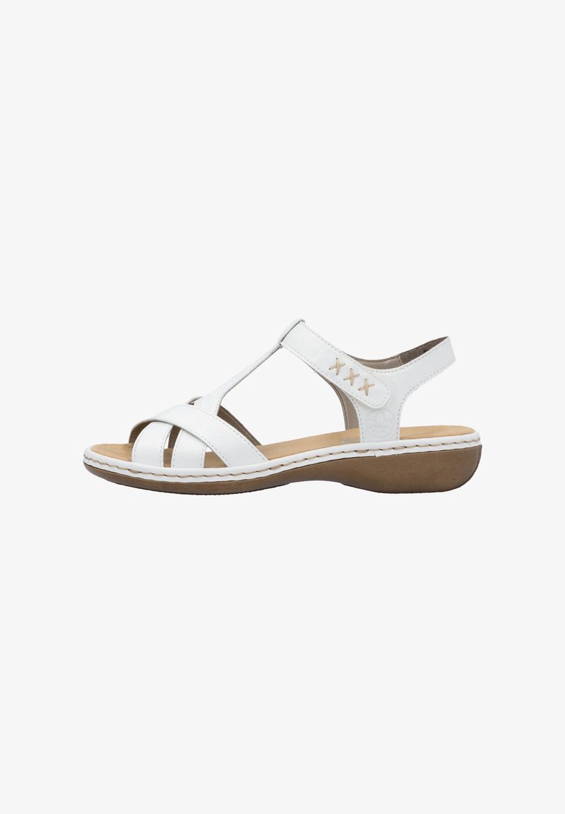 Sandal in pelle bianca con diverse cinghie, design open toe, sole imbottita e tacco a zeppa basso marrone. Gli accenti includono bordi cuciti.