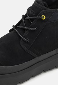 UGG NEUMEL UNISEX - Členkové šnurovacie čižmy - black