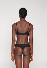 Pegador EMRA 3 PACK - String - black/white