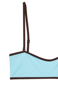 Jasnoniebieski biustonosz bikini z ciemnobrązowym wykończeniem, z regulowanymi ramiączkami i minimalistycznym designem. Gładka tekstura, wspierający kształt.