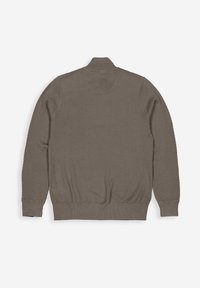 Bruine gebreide cardigan met een hoge kraag, geribbelde manchetten en een aansluitende onderkant. Het ontwerp heeft een honingraatpatroon over de stof.