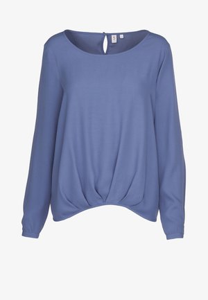 Lichtblauw blouse met lange mouwen, een ronde halslijn en geplooide details aan de voorkant onderaan, voorzien van een kleine sleutelgatknopsluiting aan de achterkant.