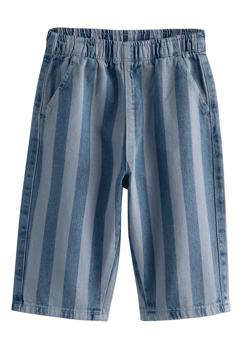 Blå jeansshorts med vertikala ljusblå och mörkblå ränder, med elastisk midja och sidofickor. Mjuk textur.