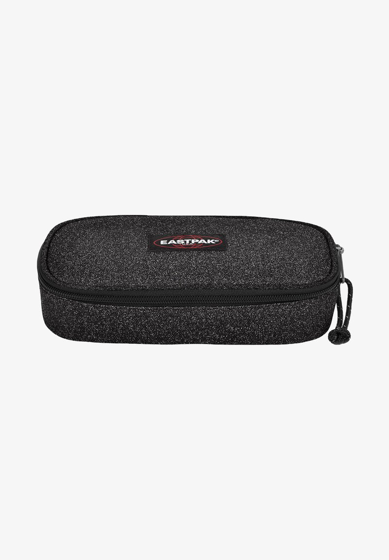 Estuche para lápices Eastpak en tejido texturizado negro, con cierre de cremallera y parche con logotipo. Forma rectangular con bordes redondeados. Diseño duradero.