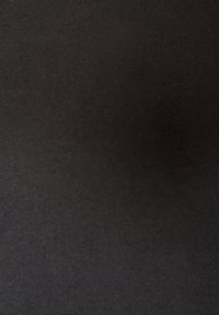 Στερεό σκουρόγκρι υφασμάτινο με υφή και διακριτικές διακυμάνσεις στην απόχρωση και το σχέδιο ύφανσης.