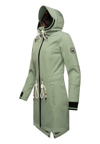 Cappotto lungo verde chiaro con cappuccio; presenta una zip nera, stringhe e dettagli colorati. Tessuto morbido con tasche laterali e interno imbottito.