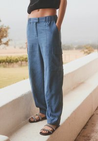 Next REGULAR FIT - Hlačami s stranskimi žepi - blue