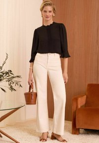 Love & Roses SCALLOP PINTUCK FLUTE SLEEVE  - REGULAR FIT - Camicetta - black