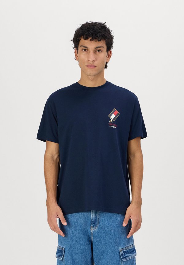 NOVELTY TEE - Print T-shirt