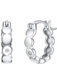 Pendientes de aro de plata con un diseño entrelazado, acentos circulares y pequeños cristales incrustados, que resaltan un acabado suave y pulido.