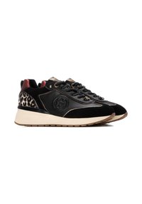 Schwarze Wildleder- und Ledersneaker mit Leopardenmuster-Akzenten, runder Zehenpartie und dicker beiger Sohle. Mit schwarzen Schnürsenkeln und goldenen Beschlägen.