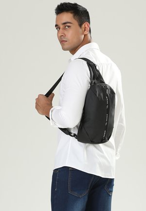 Cross body bag - black
