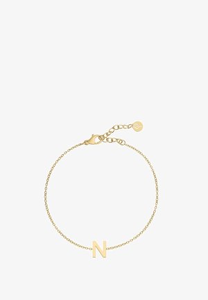 Pulsera de oro con una fina cadena, que presenta un colgante con la letra mayúscula "N". Incluye un cierre de langosta y una cadena de extensión para ajustabilidad.