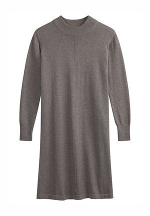 Langere grijze gebreide jurk met lange mouwen tot net over de knieën, voorzien van een geribde col en manchetten, met een centrale naad die verticaal over de voorkant loopt.