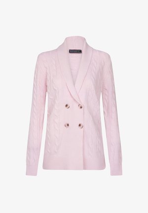 Cárdigan rosa de punto trenzado con cuello chal, diseño de doble botón y dos botones decorativos. Textura suave, mangas largas y dobladillo acanalado.