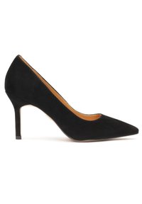 Čierne semišové lodičky s vysokým opätkom, so špicatou špičkou, elegantným siluetou a tenkým stiletto opätkom. Interiér má béžovú podšívku.