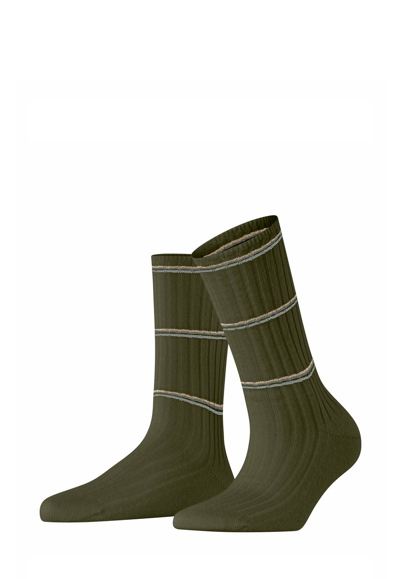 Calzini verde oliva con texture a coste. Presentano due strisce orizzontali in grigio chiaro e beige. Design alla caviglia con una forma aderente.