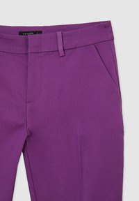 CAPRI IN - Chino - viola