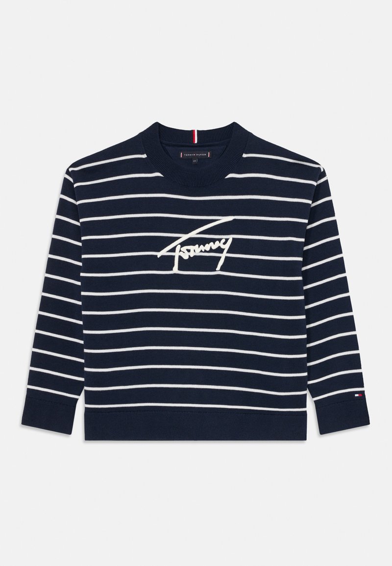 Maglione a righe navy con righe orizzontali bianche, collo e orlo a costine, caratterizzato da un logo ricamato in evidenza sul davanti.