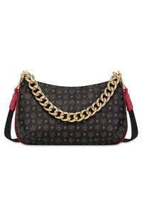 Borsa a tracolla nera con motivo, tracolla in catena d'oro, dettagli rossi, texture liscia e forma arrotondata. Presenta un design con logo su tutta la superficie.