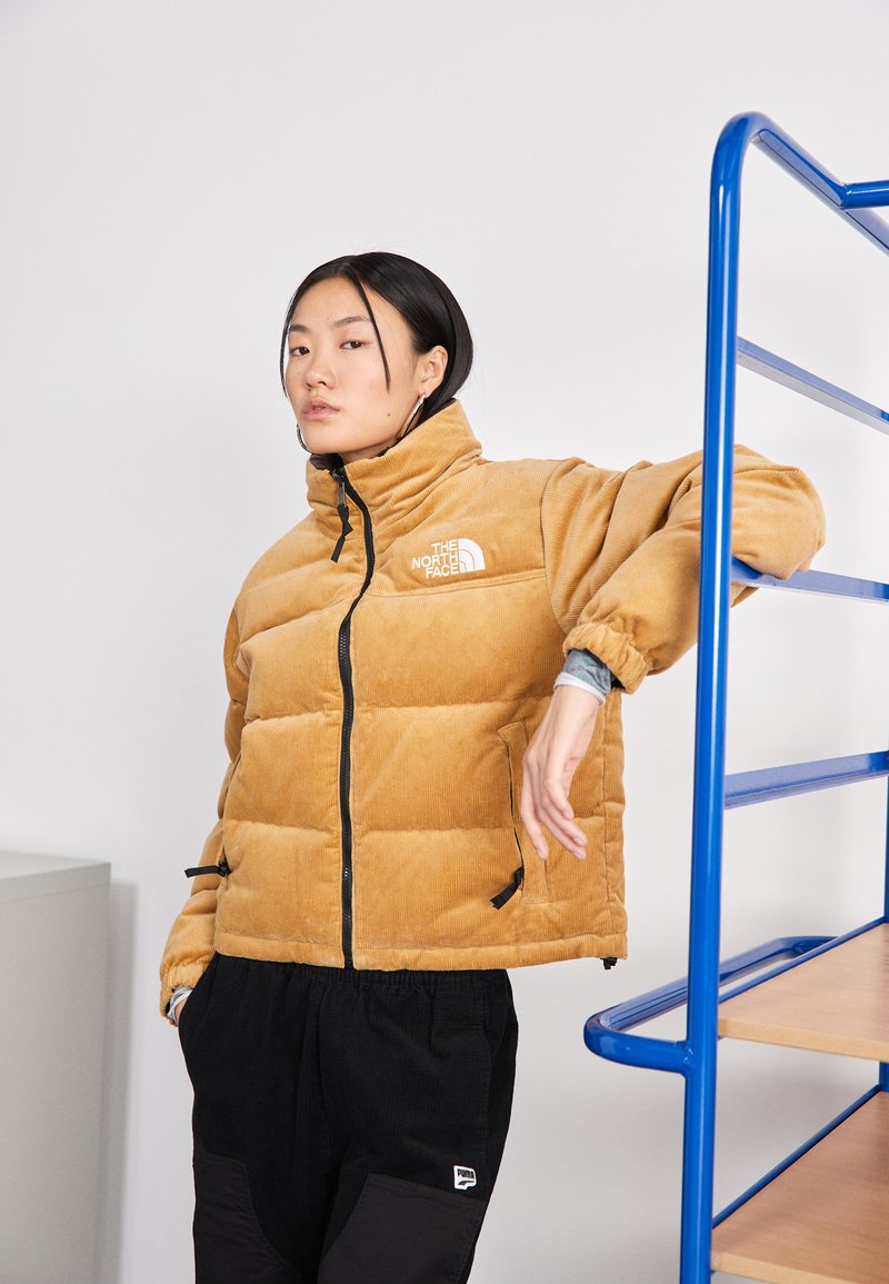 The North Face REVERSIBLE NUPTSE JACKET Gewatteerde jas almond