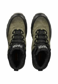 Scarponi da trekking con un design nero e verde oliva. Parte superiore in suede, punta rinforzata, fodera in tessuto e suola in gomma resistente.