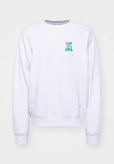 Weißes Sweatshirt mit gerippten Bündchen und Saum. Verfügt über ein grünes grafisches Logo auf der linken Brust. Hergestellt aus weichem, strukturiertem Material.