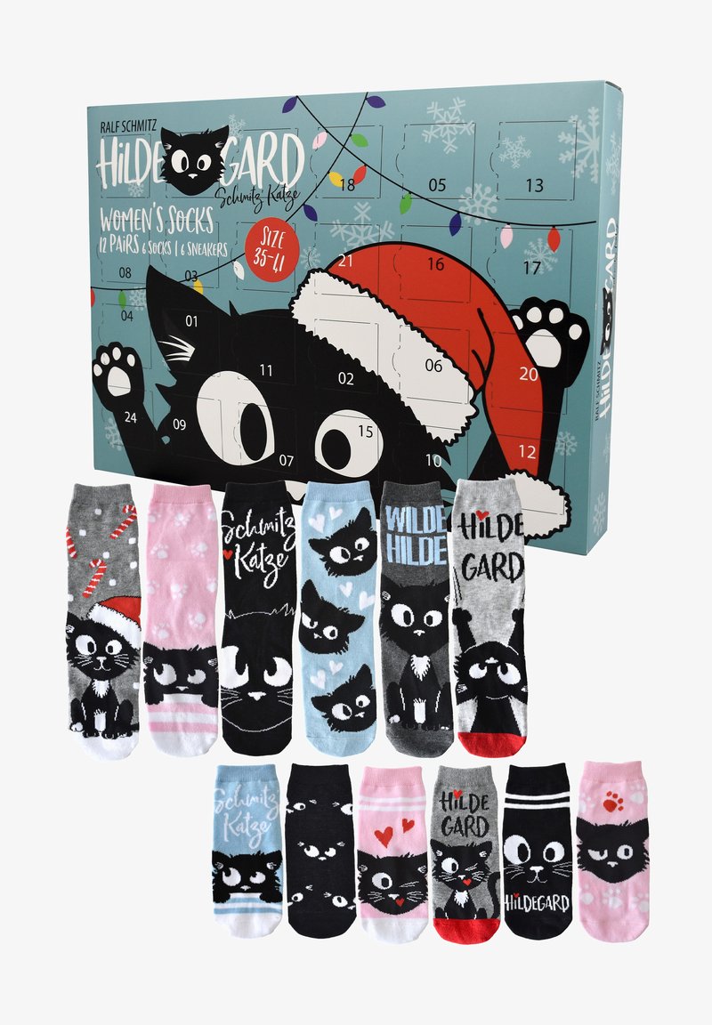 Set di calze da donna in colori e design assortiti, con motivi di gatti, grafiche giocose e texture varie. Include una scatola di imballaggio festiva.