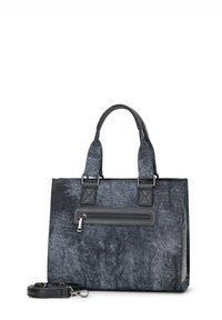 Czarna torebka w odcieniu ciemnoszarym o teksturowanej powierzchni, z podwójnymi uchwytami i odpinanym paskiem na ramię. Posiada przednią kieszeń na zamek i kwadratowy kształt.