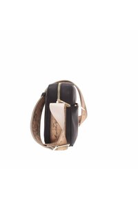 Borsa in pelle nera con zip dorata e tracolla in sughero beige con motivo mappa. Design compatto con una texture liscia.