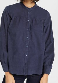 Marineblaue Button-up-Hemd mit Rundkragen, gefaltetem Vorderteil und langen Ärmeln mit geknöpften Manschetten. Weicher Stoff mit strukturierter Oberfläche.
