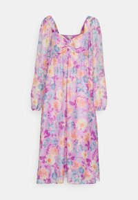 Vestido floral em tecido transparente, apresentando tons pastel de roxo, rosa e azul. Mangas bufantes longas com decote quadrado e detalhes franzidos.