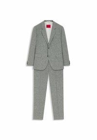 Costume homme gris clair avec une veste à deux boutons et un pantalon droit assorti, présenté à plat avec une étiquette rouge Hugo à l’intérieur du col.