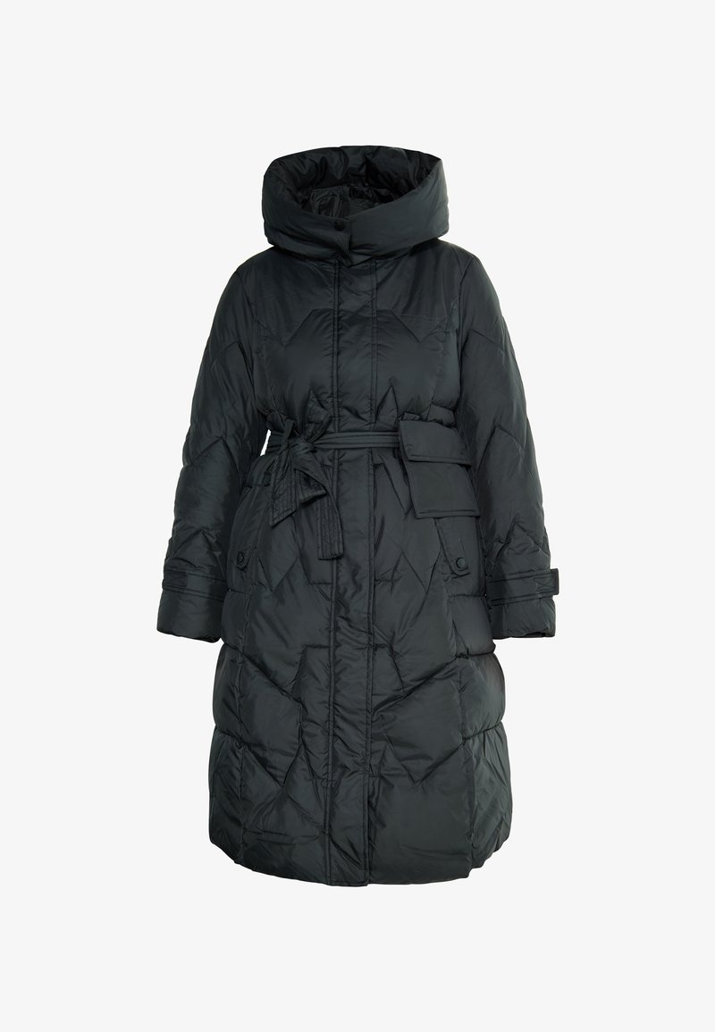 Abrigo de plumas negro con cuello alto, cintura ceñida y diseño acolchado. Presenta grandes bolsillos y una textura suave y lisa.