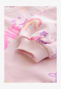 Unselected, pink/purple