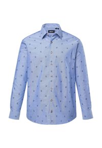 Camisa de manga larga azul claro en una mezcla de algodón, con un pequeño patrón floral oscuro y botones marrones en la parte delantera. Cuello estándar.