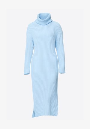 Lichtblauwe geribbelde trui-jurk met een hoge col, lange mouwen, zijslitss en een aansluitende pasvorm. Zacht textuur.