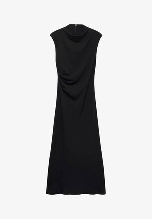 Zwart mouwloos jurkje met een gedrapeerde halslijn en geplooide details aan de zijkant, gemaakt van een gladde, lichte stof.