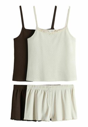 Twee sets mouwloze hemdjes en shorts met elastische taille, één in crème en één in donkerbruin, met subtiele gestippelde textuur en knoopdetails.