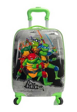Valise pour enfant à poignée verte avec les personnages des Tortues Ninja en poses d'action sur un fond de mur en briques grises.