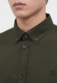 Les Deux LIGHT OXFORD SHIRT - Πουκάμισο - rosin green