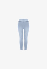 Seleccionado, light blue seams on tone